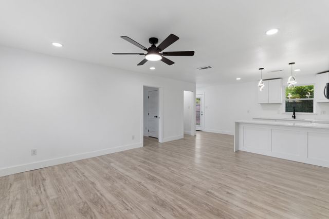 1421 Swiss, Arlington, TX 76010