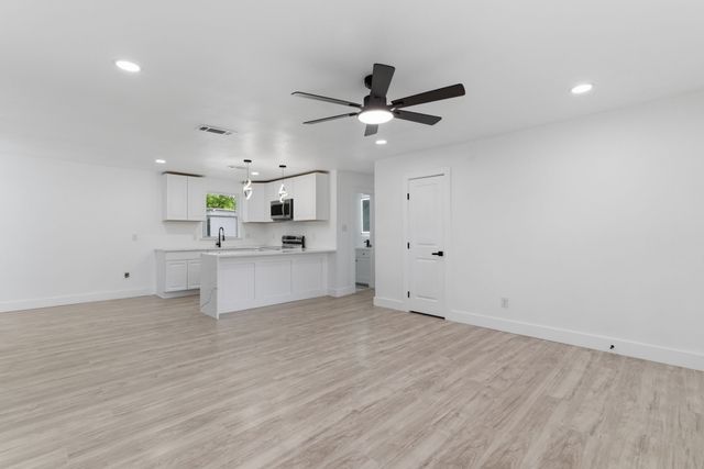 1421 Swiss, Arlington, TX 76010