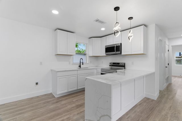 1421 Swiss, Arlington, TX 76010