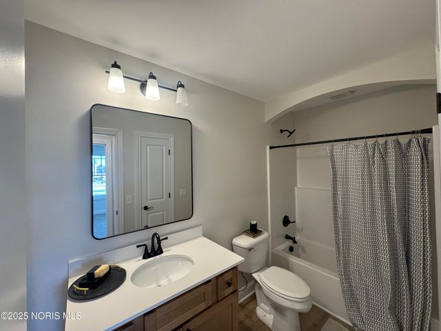 1304 Limerick Lane, Waterville, OH 43566