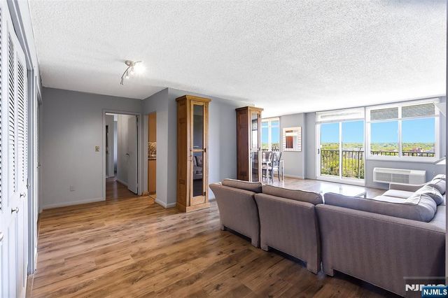 160 Overlook Avenue 11B, Hackensack, NJ 07601