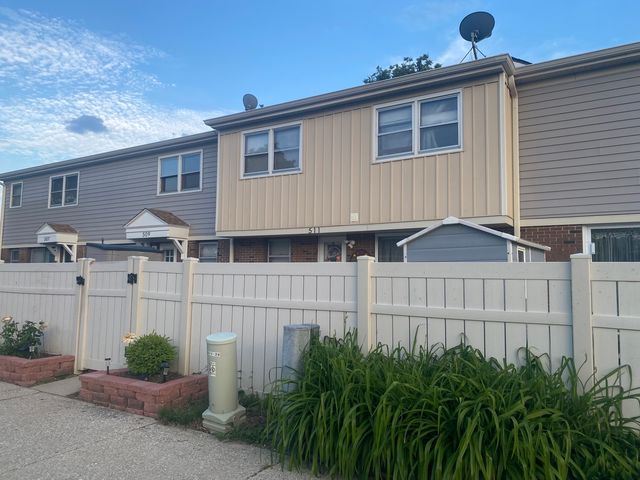 511 WASHINGTON Square 511, Wood Dale, IL 60191