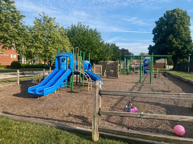 511 WASHINGTON Square 511, Wood Dale, IL 60191