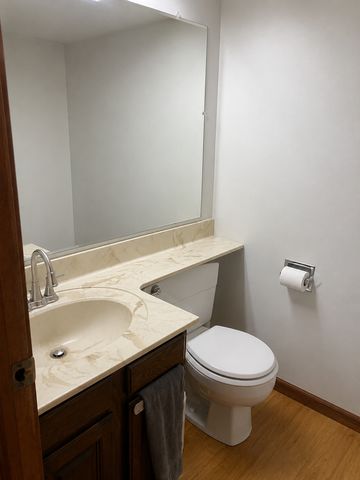 511 WASHINGTON Square 511, Wood Dale, IL 60191