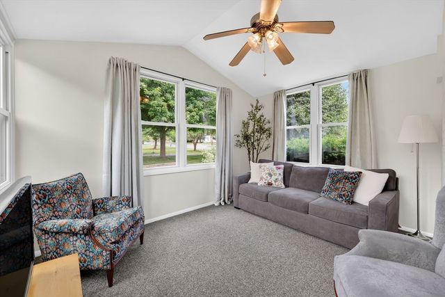 378 Roosevelt Ave, Springfield, MA 01118