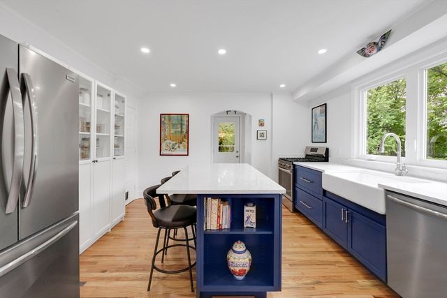 378 Roosevelt Ave, Springfield, MA 01118