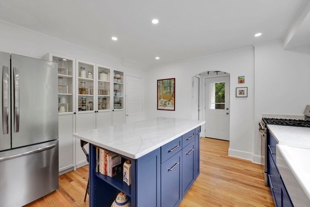 378 Roosevelt Ave, Springfield, MA 01118