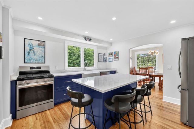 378 Roosevelt Ave, Springfield, MA 01118