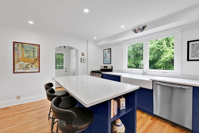 378 Roosevelt Ave, Springfield, MA 01118