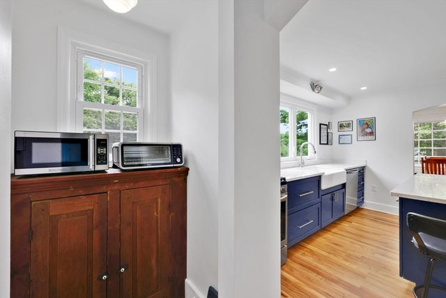 378 Roosevelt Ave, Springfield, MA 01118