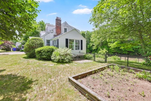 378 Roosevelt Ave, Springfield, MA 01118