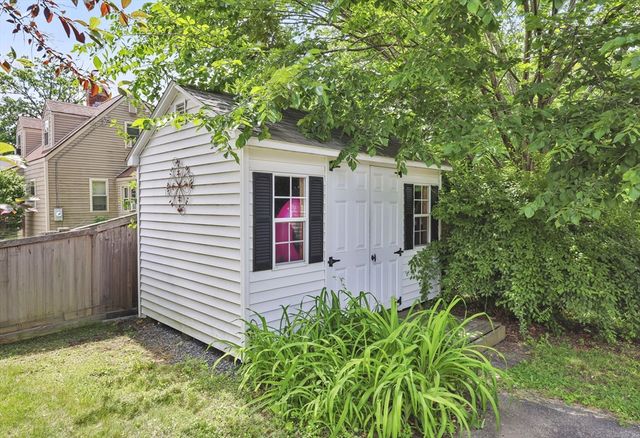 378 Roosevelt Ave, Springfield, MA 01118
