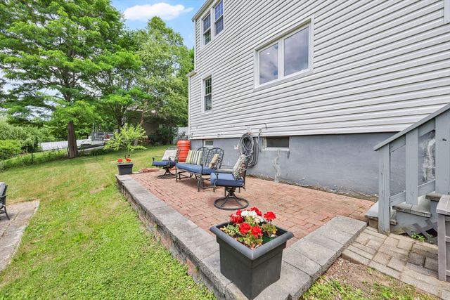 378 Roosevelt Ave, Springfield, MA 01118