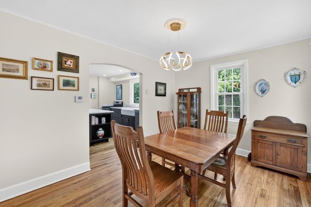 378 Roosevelt Ave, Springfield, MA 01118