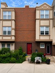 2011 W Chase Avenue 2, Chicago, IL 60645