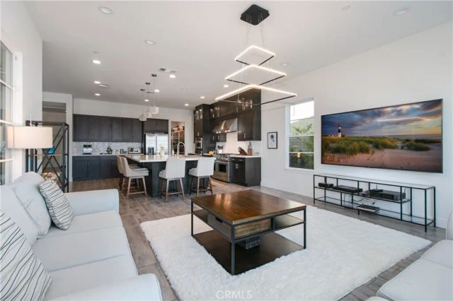 21120 W Citylights Drive, Chatsworth, CA 91311