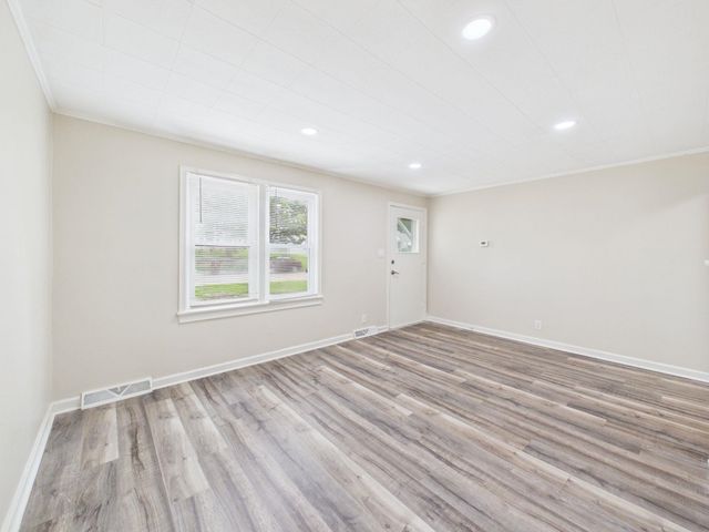 821 S Vassar Ave, Wichita, KS 67218
