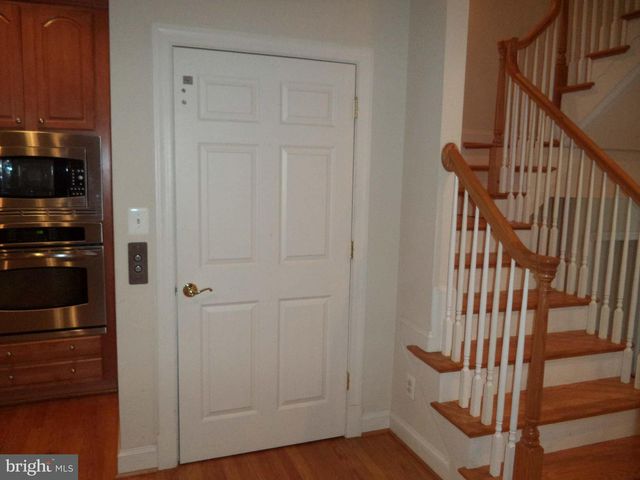 6812 RIGBY LN, Mclean, VA 22101