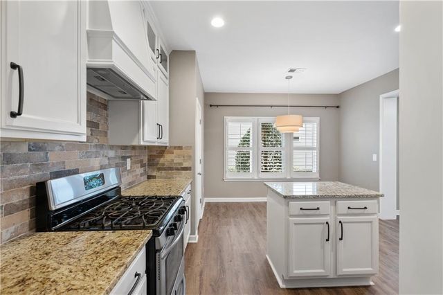 298 S Village Square, Canton, GA 30115