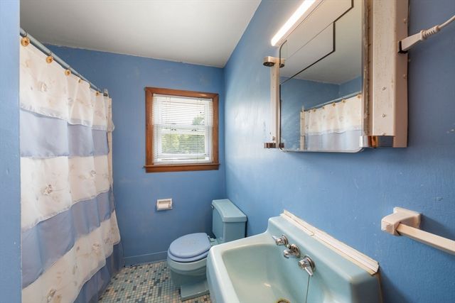 9 Mowry St, Raynham, MA 02767