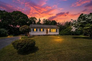 9 Mowry St, Raynham, MA 02767