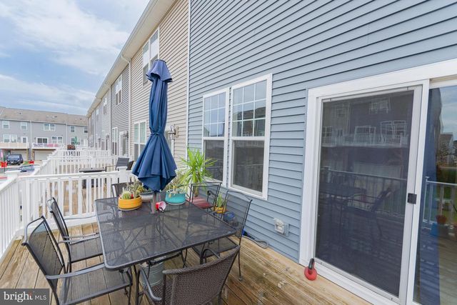 219 PRESIDENTS POINTE AVE, Ranson, WV 25438