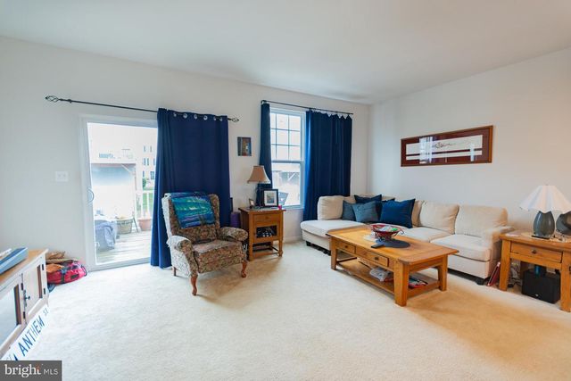 219 PRESIDENTS POINTE AVE, Ranson, WV 25438