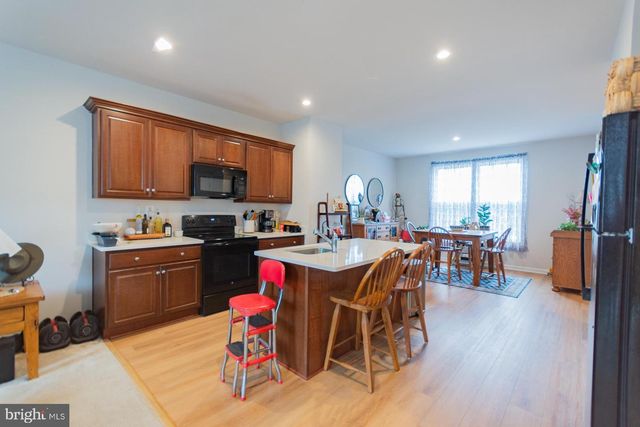 219 PRESIDENTS POINTE AVE, Ranson, WV 25438