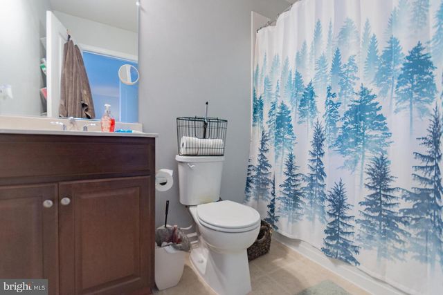 219 PRESIDENTS POINTE AVE, Ranson, WV 25438