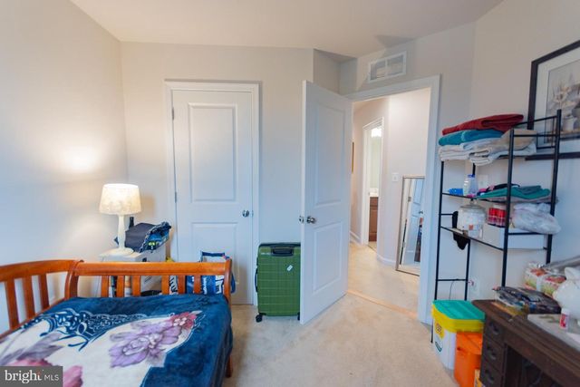 219 PRESIDENTS POINTE AVE, Ranson, WV 25438