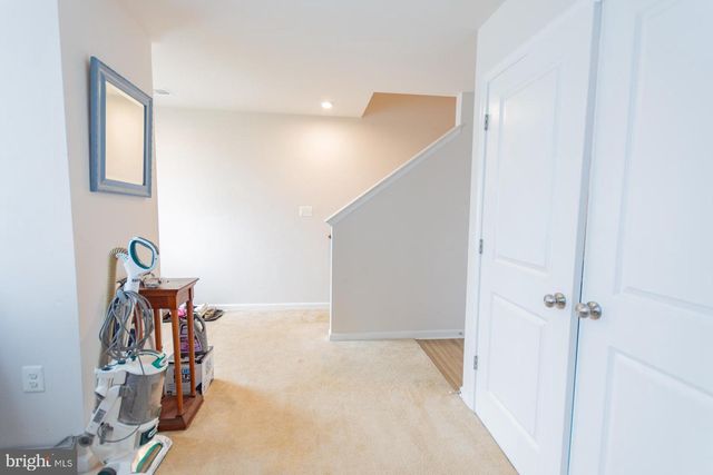 219 PRESIDENTS POINTE AVE, Ranson, WV 25438