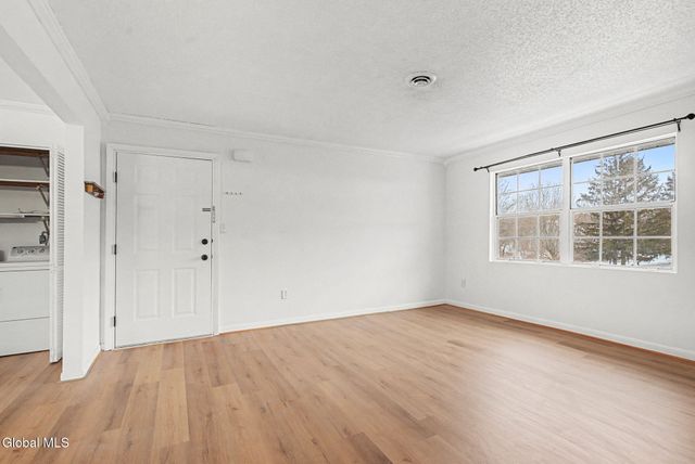 25A Pine Lane APT 6, Albany, NY 12203