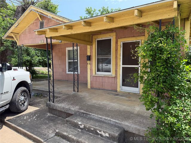 201 E Main Street, Henryetta, OK 74437