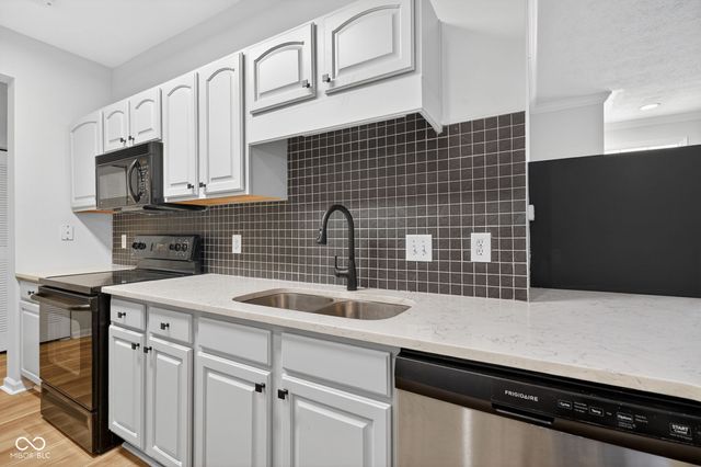 2305 Colfax Lane, Indianapolis, IN 46260