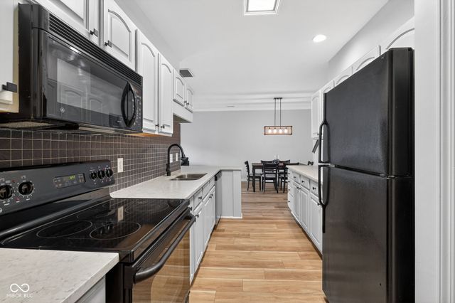 2305 Colfax Lane, Indianapolis, IN 46260