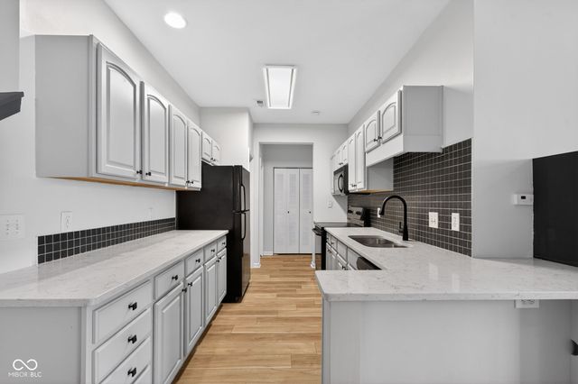 2305 Colfax Lane, Indianapolis, IN 46260