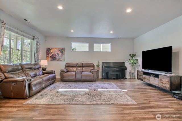 6236 Radiance Blvd E, Fife, WA 98424