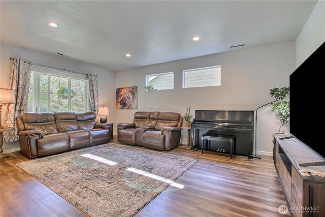 6236 Radiance Blvd E, Fife, WA 98424