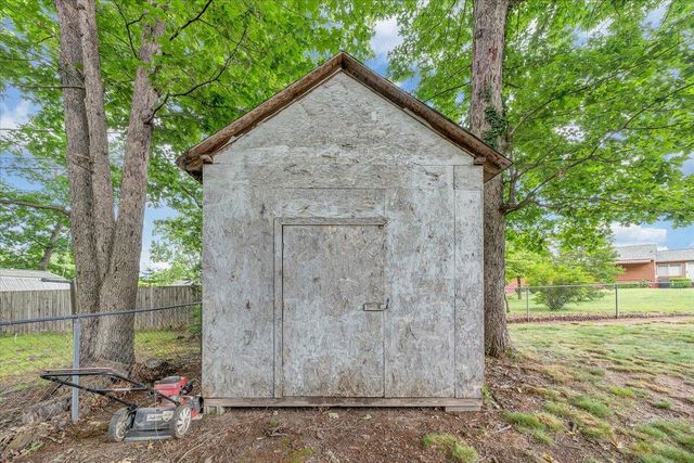 1046 Silverwood RD, Roanoke, VA 24017