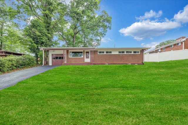 1046 Silverwood RD, Roanoke, VA 24017
