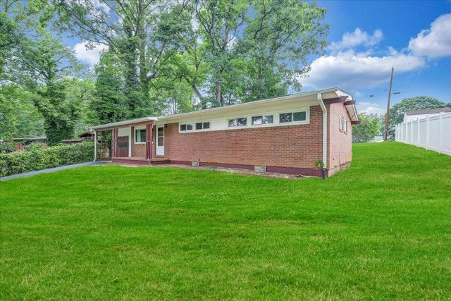1046 Silverwood RD, Roanoke, VA 24017