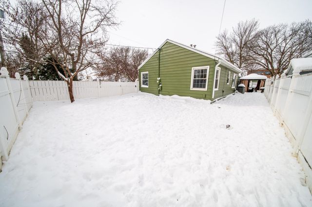 1003 10th Street NE, Rochester, MN 55906