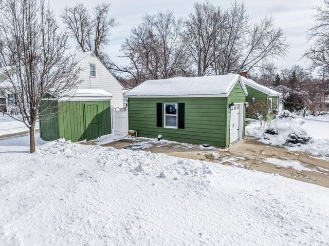 1003 10th Street NE, Rochester, MN 55906