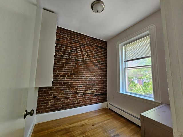 61 Phillips St 3, Boston, MA 02114