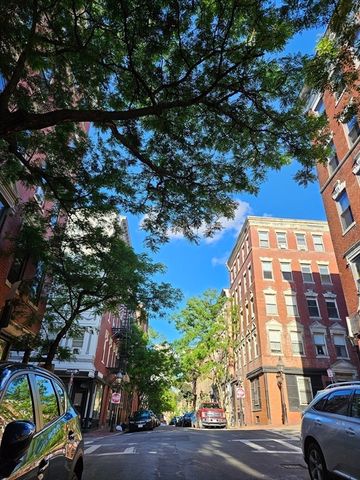 61 Phillips St 3, Boston, MA 02114