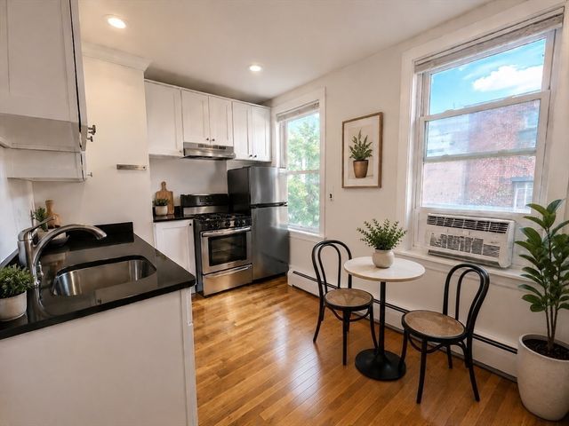 61 Phillips St 3, Boston, MA 02114