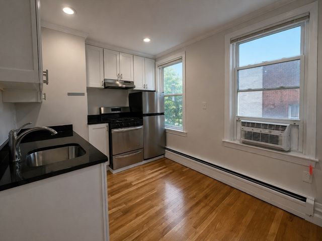 61 Phillips St 3, Boston, MA 02114