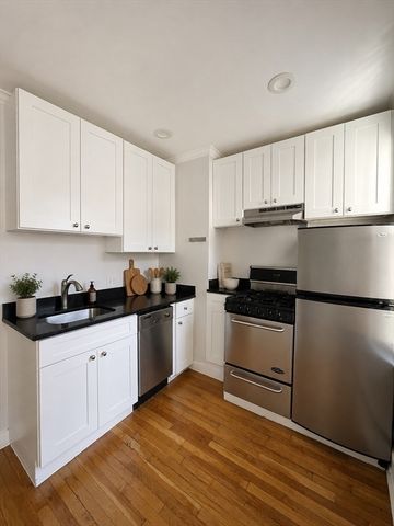 61 Phillips St 3, Boston, MA 02114