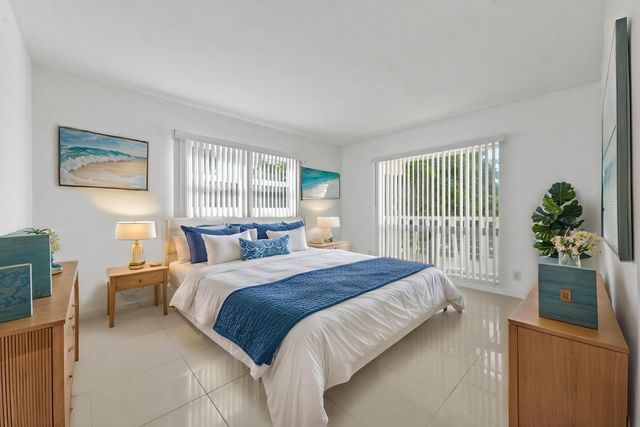 2755 NE 28th Avenue F-1, Lighthouse Point, FL 33064