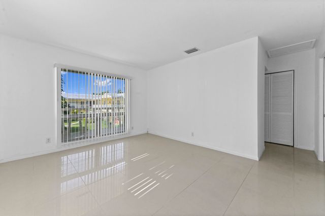 2755 NE 28th Avenue F-1, Lighthouse Point, FL 33064
